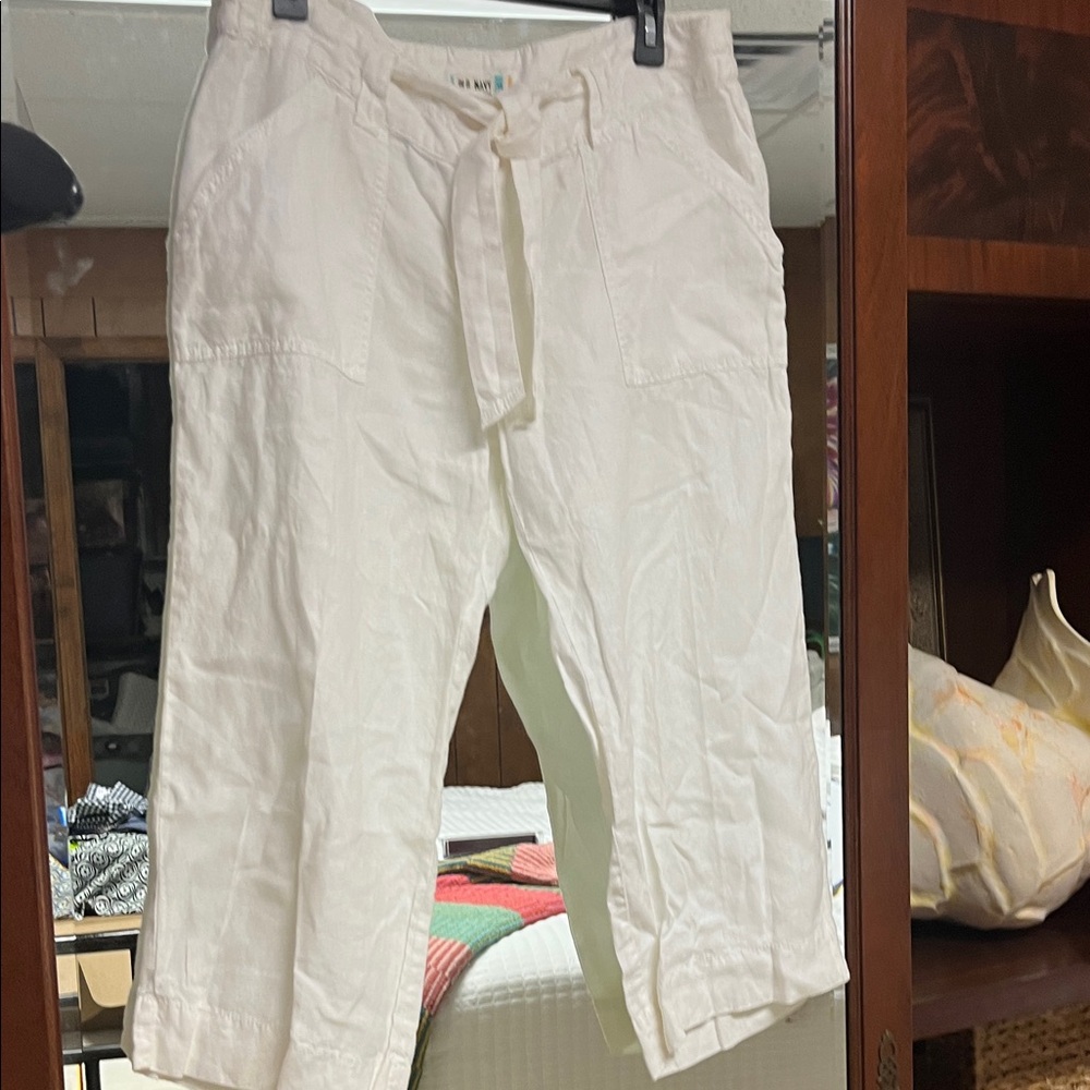 Ladies Old Navy White linen Casual capris